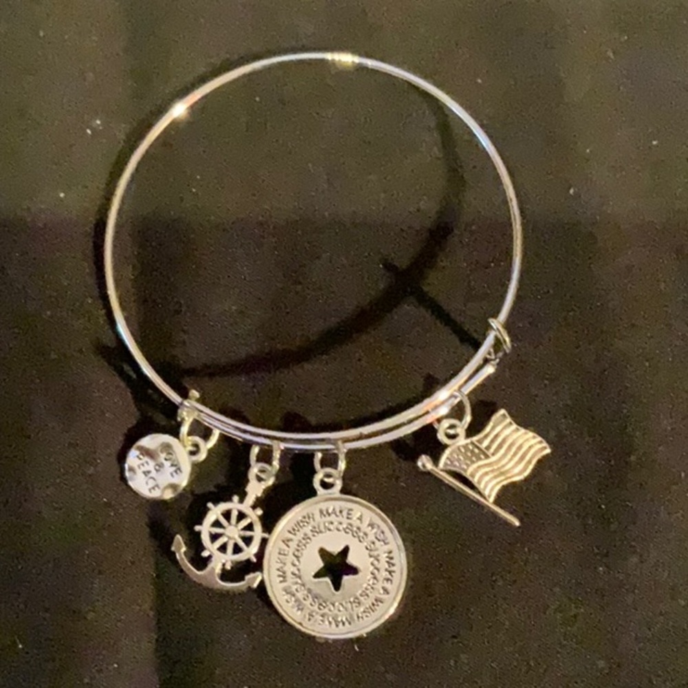 Bracelets - Picture 7 of 9